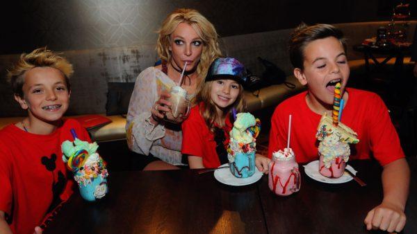 Britney Spears enjoys a family outing with Jayden Federline, Maddie Aldridge and Sean Federline at Planet Hollywood Disney Springs in Orlando, Fla., on March 13, 2017. (Gerardo Mora/Getty Images for Planet Hollywood Observatory)