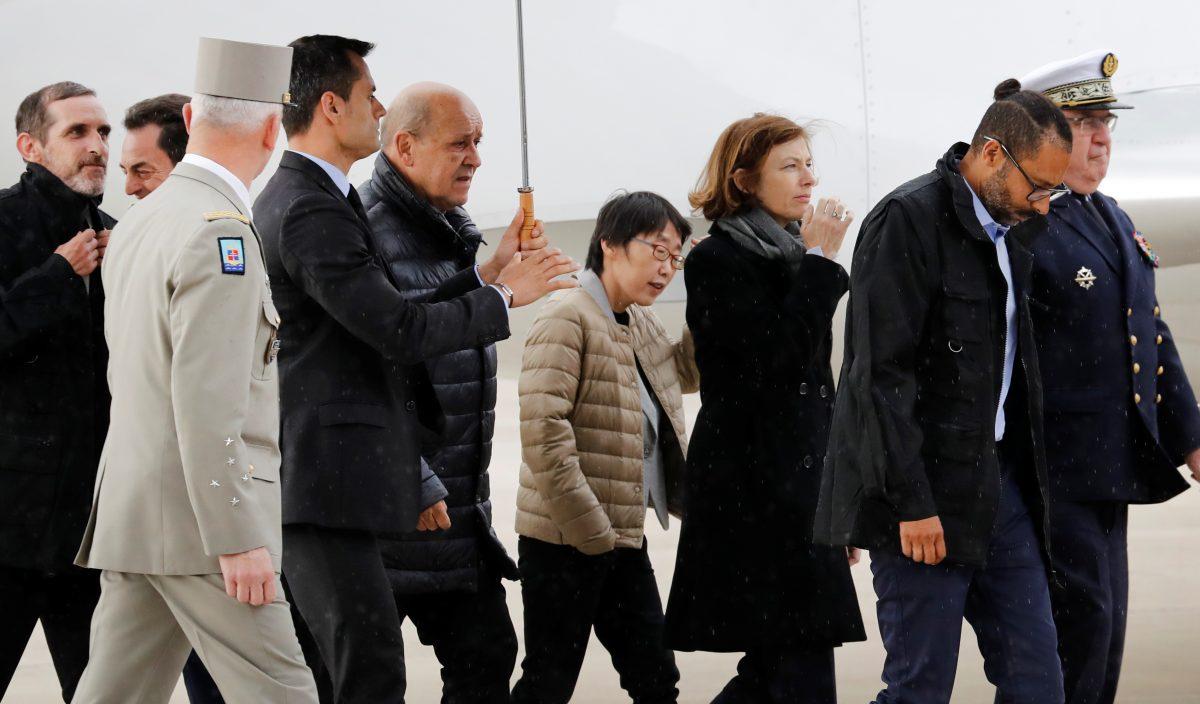 French Foreign Minister Jean-Yves Le Drian and French Defence Minister Florence Parly walk alongside freed French hostages Patrick Picque and Laurent Lassimouillas and a South Korean hostage as they arrive at the Villacoublay airport, in Velizy-Villacoublay, France on May 11, 2019. (Francois Guillot/Pool via Reuters)