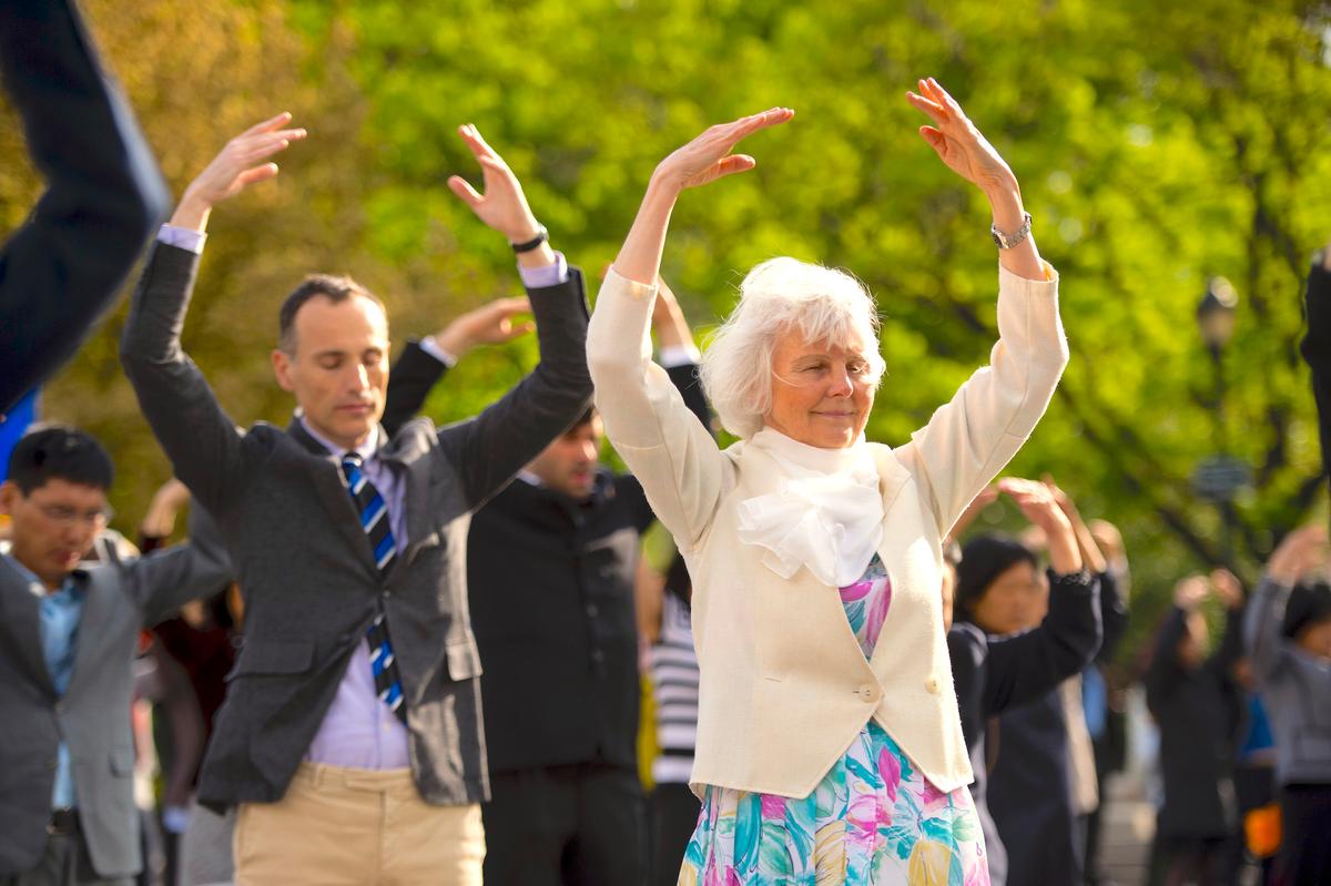 People practice the standing exercise of the spiritual discipline Falun Gong at Union Square in Manhattan on May 13, 2014. (©The Epoch Times | Edward Dye)