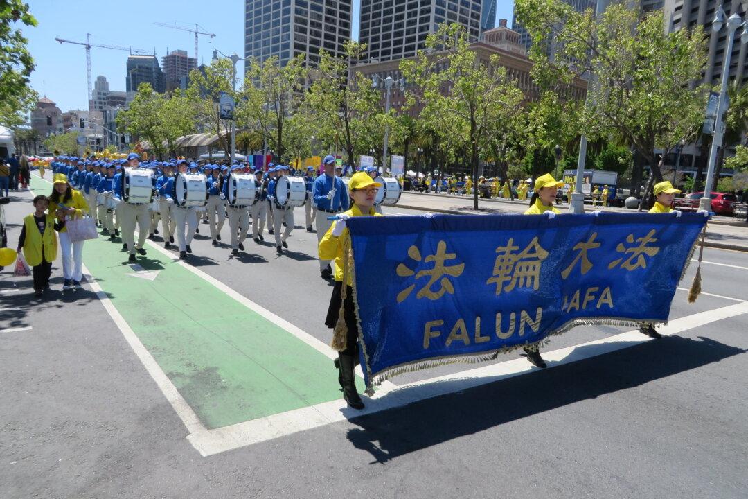 Colorful Parade in San Francisco Celebrates World Falun Dafa Day