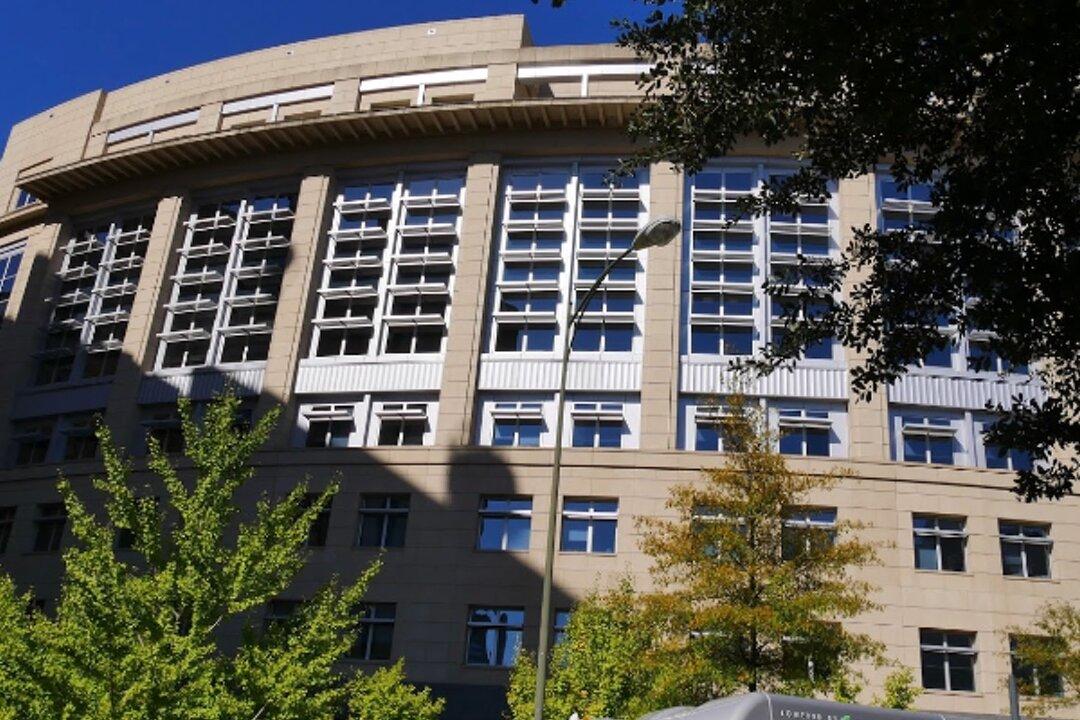 Authorities to Cut Out a Wall to Transport 900-Pound Man to Court in Cocaine Conspiracy Case