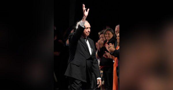 Former Prime Minister Paul Keating waves to the crowd during the Labor Campaign Launch in Brisbane, Australia, on May 5, 2019. (Bradley Kanaris/Getty Images)
