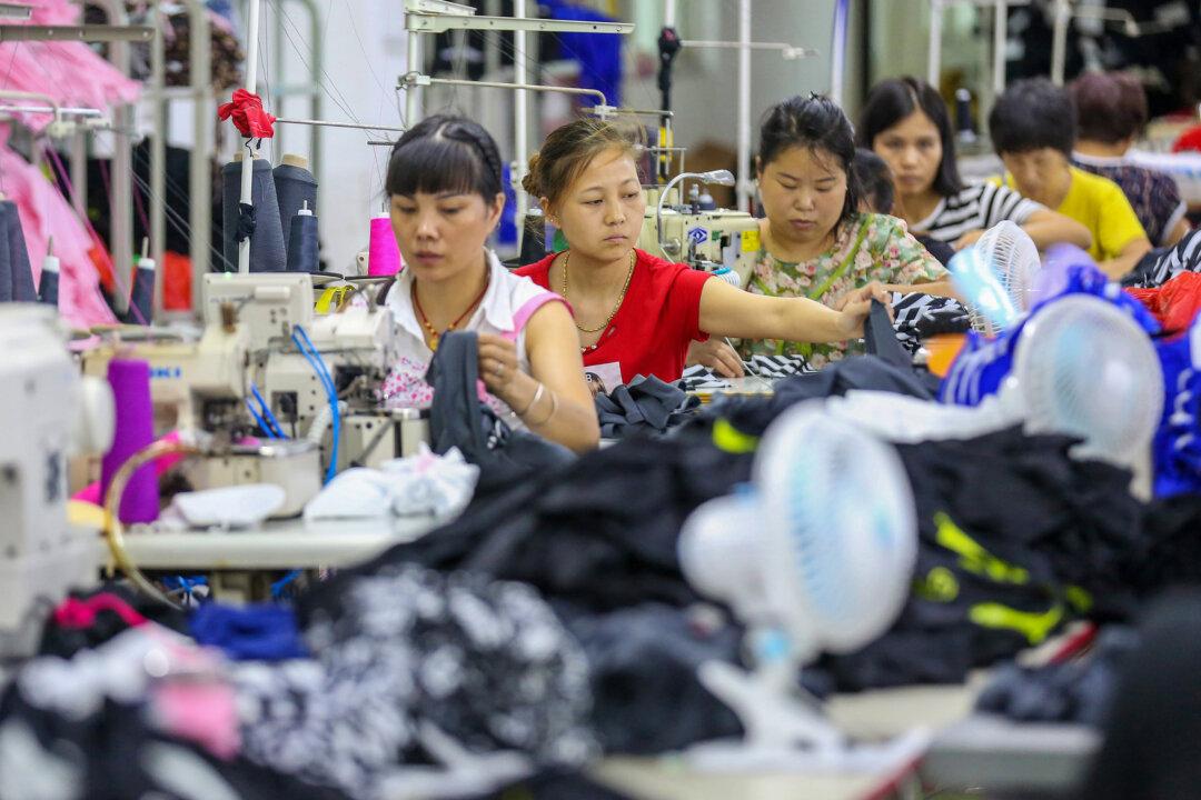 China May Factory Activity Seen Shrinking, Trade Standoff With US Hurts Growth