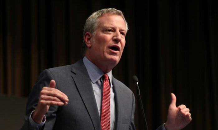 De Blasio Would Ban Semi-Automatic Rifles but Says His Bodyguards Could Keep Theirs