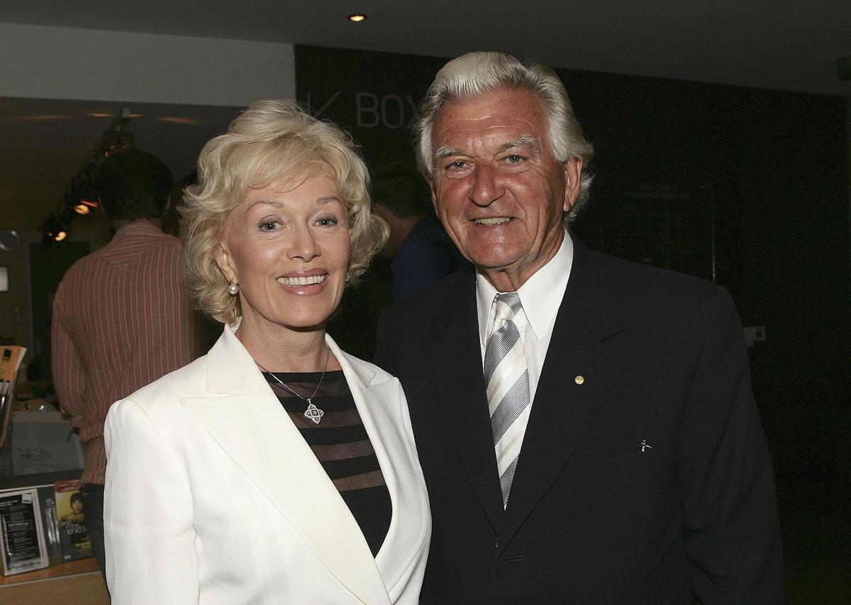Bob Hawke and his wife Blanche D'Alpuget at the Parade Theatre in Sydney, Australia on March 8, 2006. (Patrick Riviere/Getty Images)