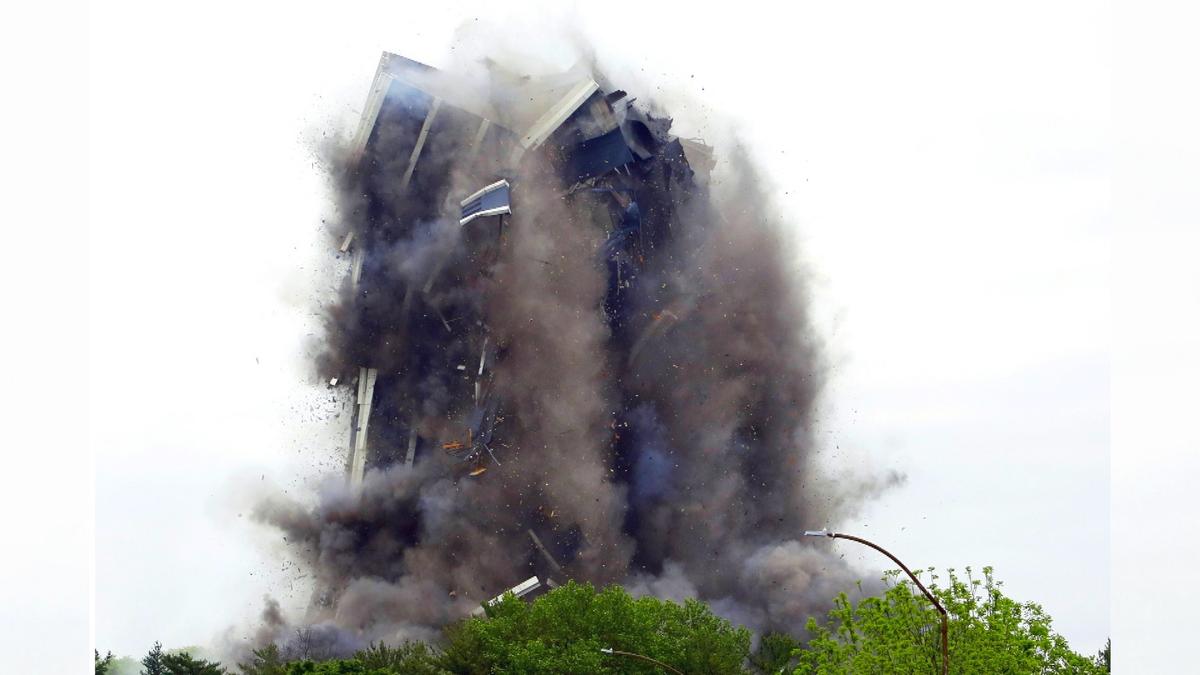 Video: Defunct Steelmaker’s 21-story Headquarters Imploded