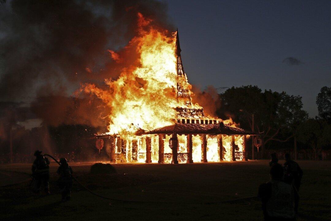 Temple Memorial to Florida Shooting Victims Is Set Ablaze