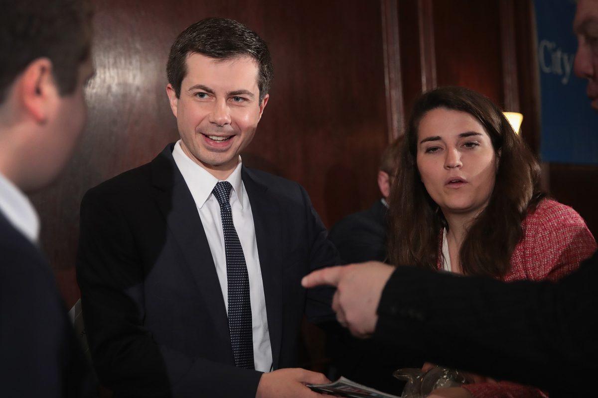 Democratic presidential candidate and South Bend, Indiana Mayor Pete Buttigieg (C) greets guests at a luncheon hosted by the City Club of Chicago in Chicago, Illinois on May 16, 2019. (Scott Olson/Getty Images)