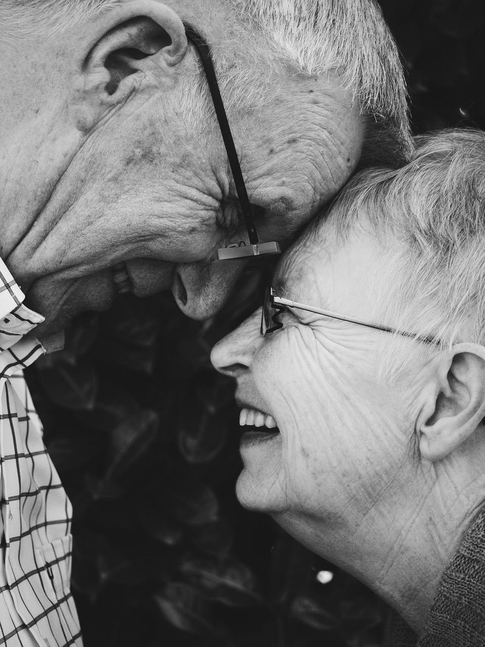 Illustration - Pixabay | <a href="https://pixabay.com/photos/people-old-man-woman-couple-love-2583943/">StockSnap</a>