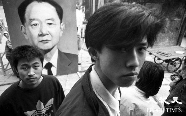 Students in front of a portrait of Hu Yaobang, former Chinese leader, at Tiananmen Square in Beijing, China in June 1989. (Courtesy of Liu Jian/The Epoch Times)