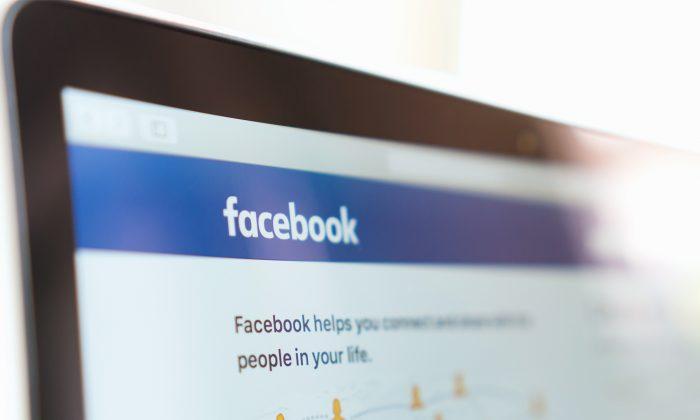 Facebook Under Pressure as US, EU Urge Probes of Data Practices