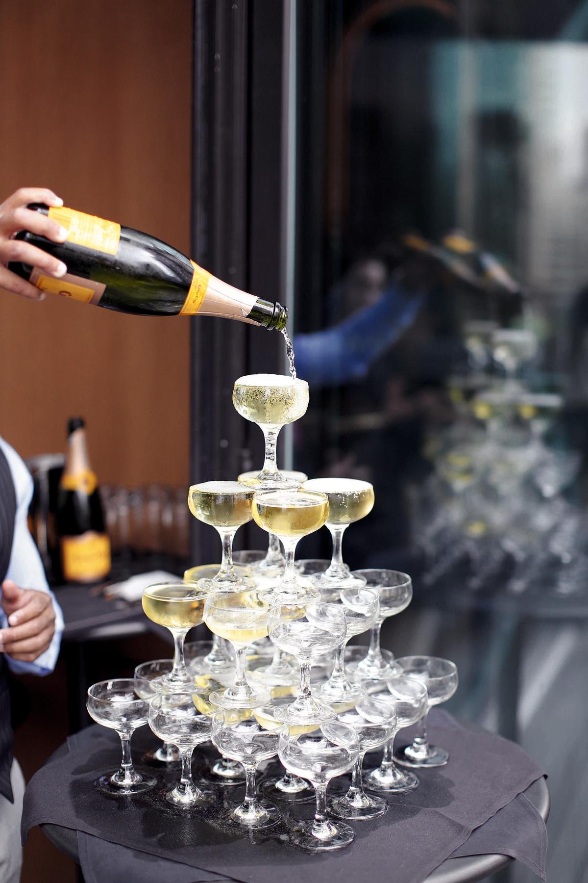The daily Cava Pour at Castell Rooftop in Midtown Manhattan. (Clay Williams for 111 Places. http://claywilliamsphoto.com)