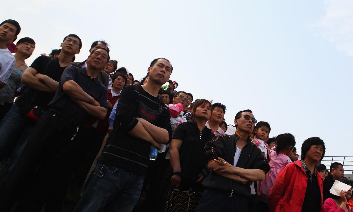 Man Claims to be a Police Officer During a Brawl, Then Reveals His True Identity