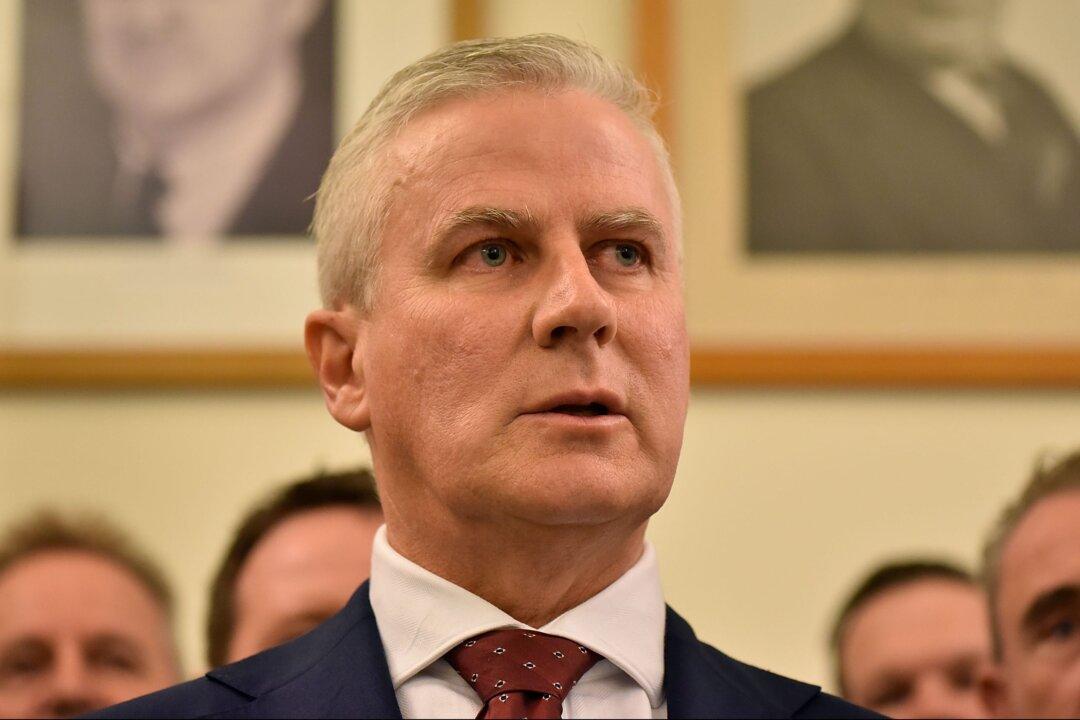 Australian Govt Calls for a Swift Resolution in Dock Dispute