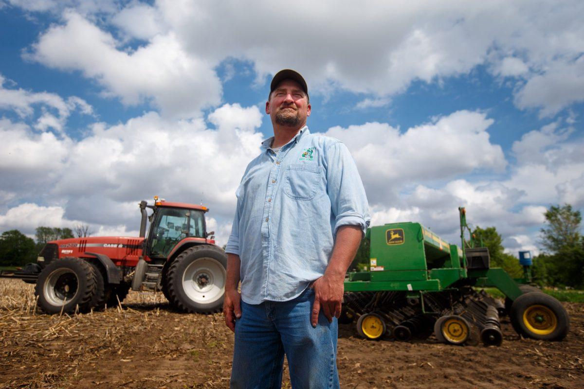 Farmer Tim Bardole pauses for a photo as he plants a field near Perry, Iowa on May 22, 2019. (Zach Boyden-Holmes/The Des Moines Register via AP)