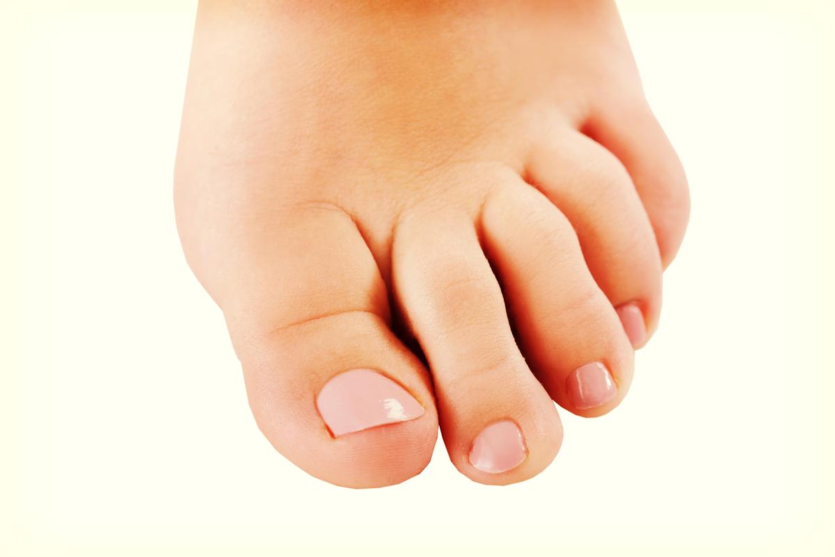 Illustration - Shutterstock | <a href="https://www.shutterstock.com/image-photo/womans-bare-foot-598828526">B-D-S Piotr Marcinski</a>