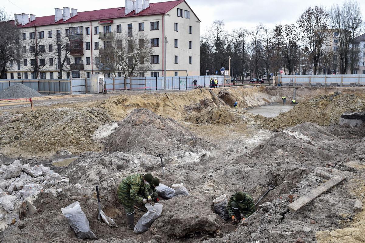 Belarus' servicemen excavate a mass grave for the prisoners of a Jewish ghetto set up by the Nazis during World War Two, that was uncovered at a construction site in the city of Brest, on Feb. 27, 2019. (Sergei Gapon/AFP/Getty Images)