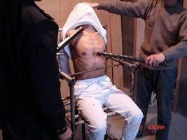 Re-enactment of torture with electric batons. (Minghui.org)