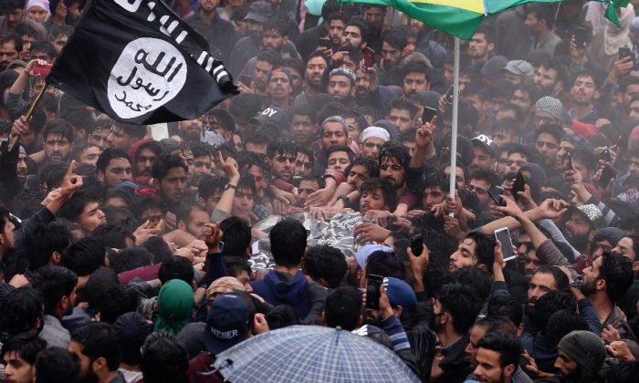 Indian Forces Kill Leader of Al Qaeda Affiliate in Kashmir: Police