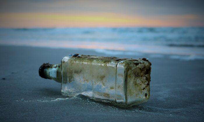Man Finds Cremated Remains With Message in a Bottle on Florida Beach