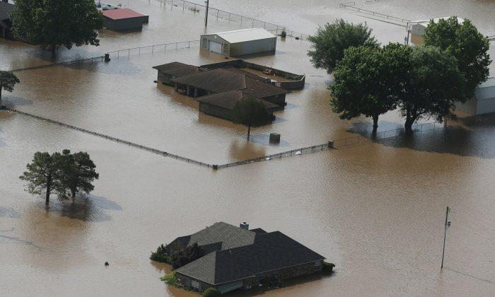 Bodies in Submerged Missouri Vehicle Bring Storm Toll to 9