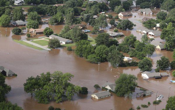 Homes are flooded near the Arkansas River in Tulsa, Okla., on May 24, 2019. (Tom Gilbert/Tulsa World via AP)