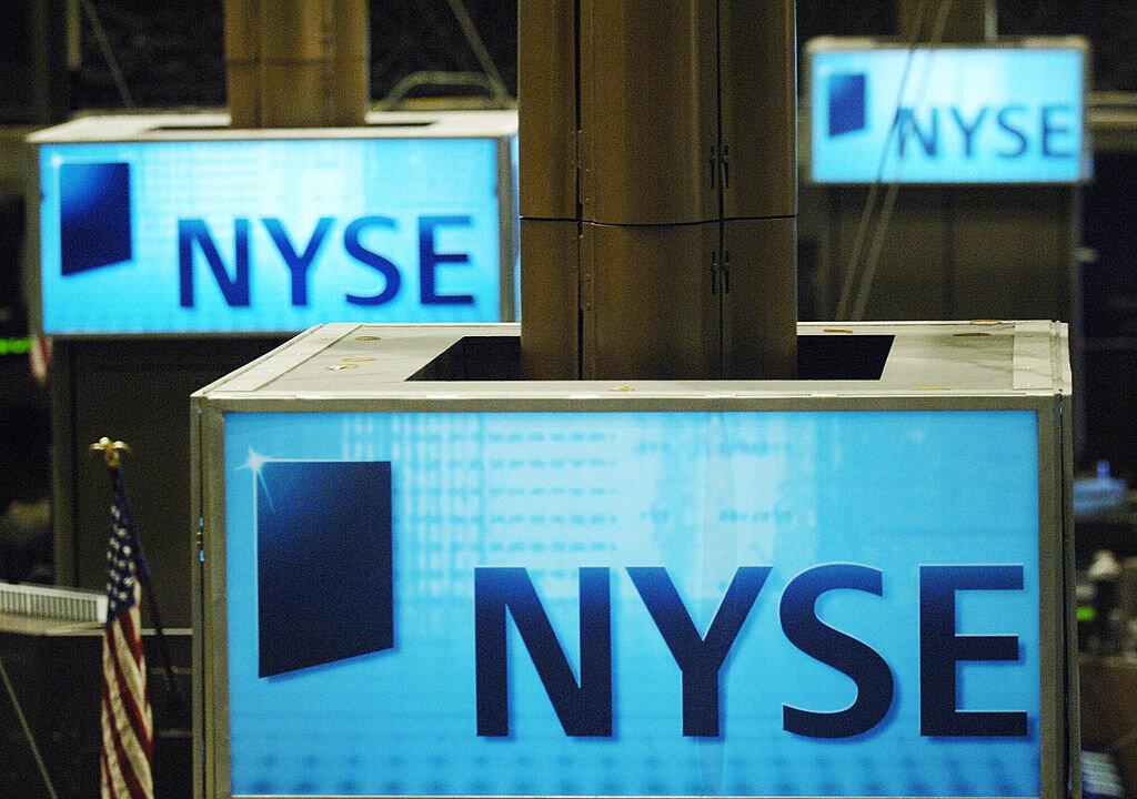 China’s Largest Chipmaker to Delist From NYSE Amid Heightened US-China Trade Tensions