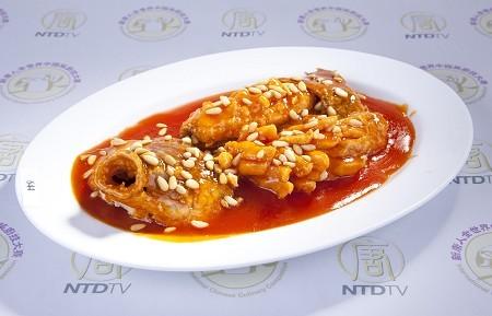 Zhang Hua’s <em>Squirrel Mandarin Fish</em> (©The Epoch Times | <a href="http://www.epochtimes.com/gb/9/9/25/n2667980.htm">Dai Bing</a>)