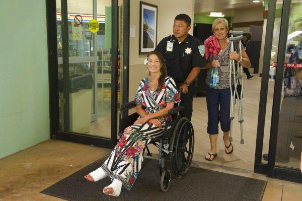 Rescued hiker, Amanda Eller, center, in a wheelchair, is accompanied by her mother, Julia Eller, right, holding her crutches, and security guard, Arman Molina, to a press conference at Maui Memorial Hospital, Hawaii, on May 28, 2019. (Craig T. Kojima/Honolulu Star-Advertiser via AP)