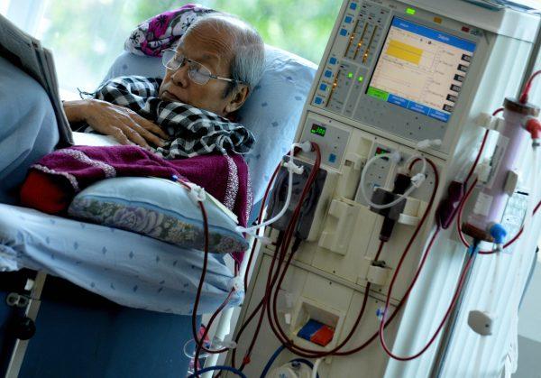 Patients with kidney failure undergo dialysis while waiting for transplants, March 12, 2009 Manila, Phillippines. (Jay Directo/AFP/Getty Images)