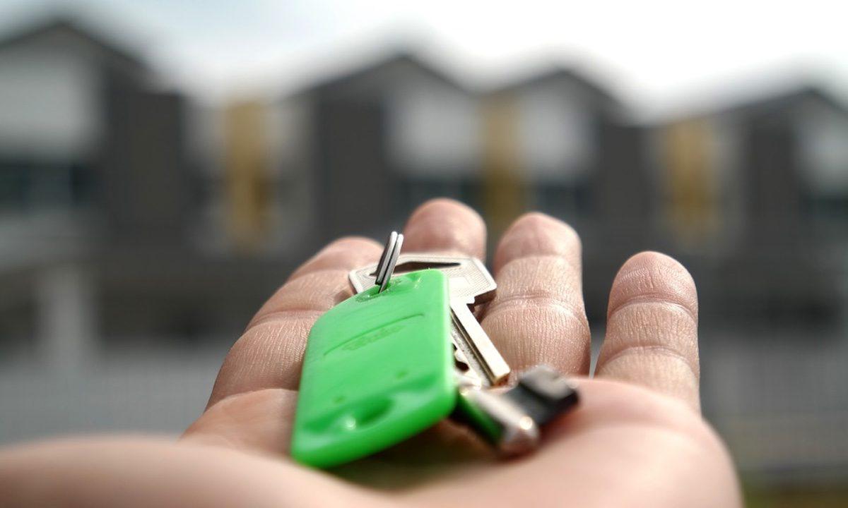 Stock image of the keys of a rented home. (Master Senaiper/Pixabay)