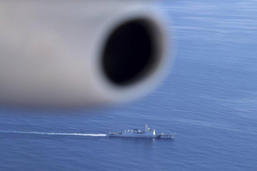 Australian Navy Pilots Struck by Lasers in South China Sea, Experts Suspect China Attack