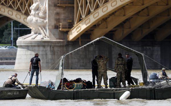 A rescue team is seen at the site of a ship accident, which killed several people, near Margaret Bridge on the Danube river in Budapest, Hungary, May 31, 2019. (Bernadett Szabo/Reuters)