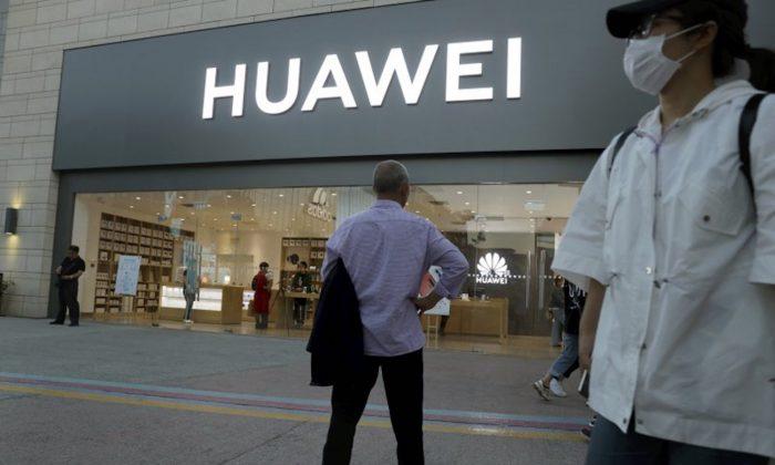 Huawei Cuts Meetings With US, Sends US Workers Home