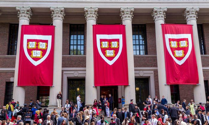 Harvard’s Newspaper Defends Contacting ICE for Comments in the Face of Angry Student Groups