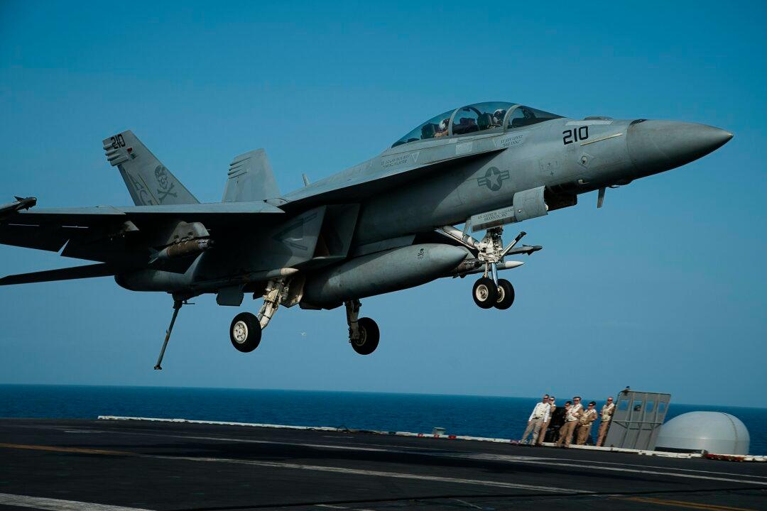 US Aircraft Carrier Deployed Over Iran Remains Outside Gulf