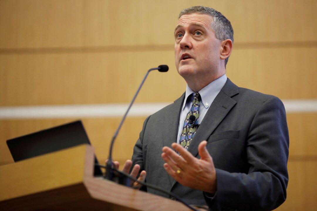 Bullard Says Fed Should Tack ‘Hawkish’ in Next Couple of Meetings