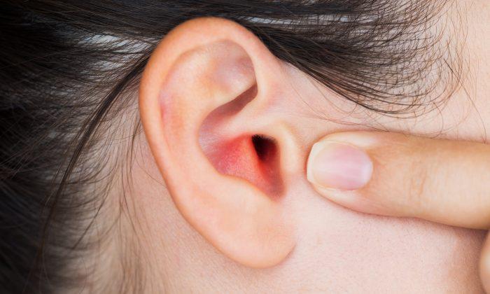 Video: Woman’s Earache Turns Out to Be a SPIDER That’s Been Living in Her Ear