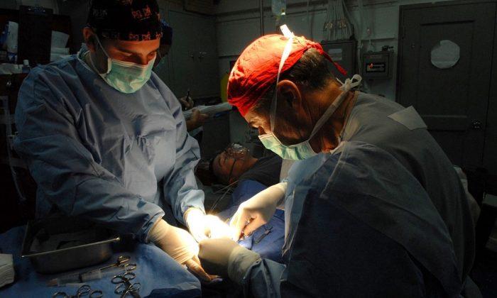 Fire Breaks Out Inside Man’s Chest During Heart Surgery, Stunned Doctors Quickly Extinguish It