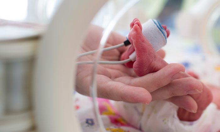 Miracle Premature Baby’s Million Dollar ‘Smile’ Gives Hope to Anxious First-Time Parents