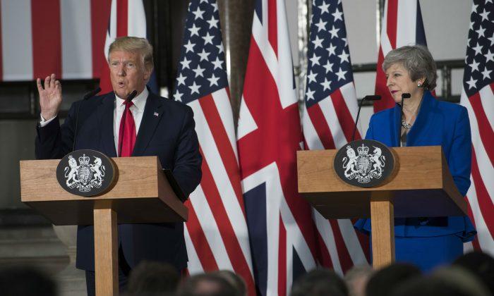 Trump Meets With May in London, Discusses Bilateral Trade Deal