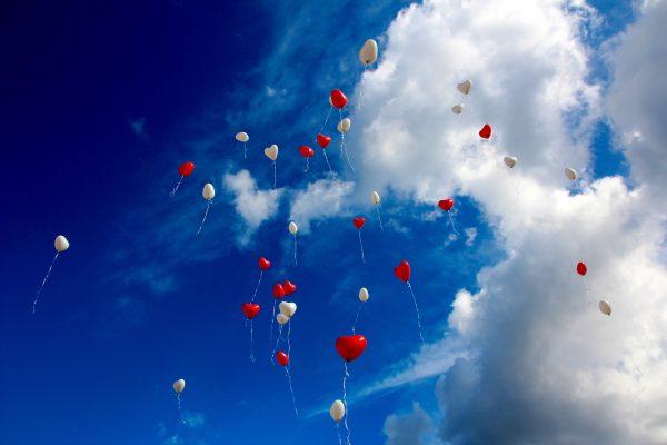 A photo of balloons in the sky (Pixabay)