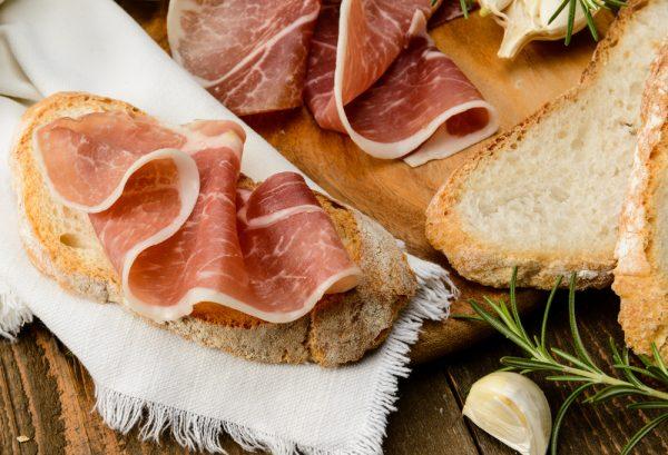 Bland bread and salty cured meat make a perfect merenda match. (Shutterstock)