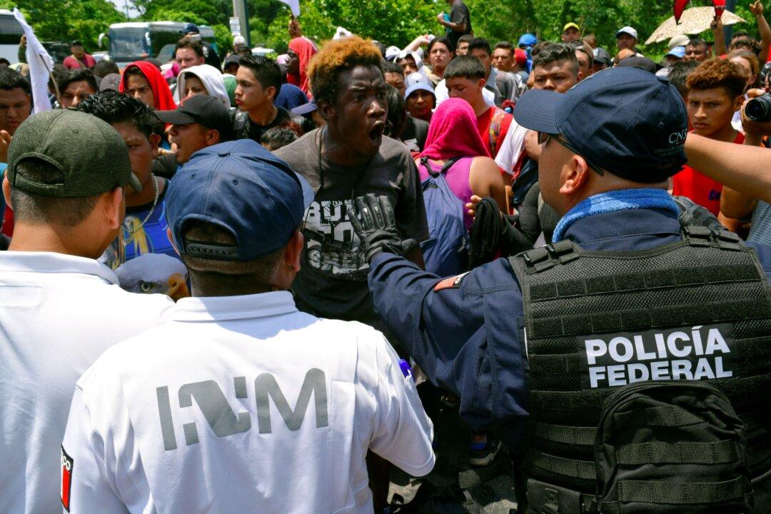 Mexico Meets Migrants at Southern Border With Armed Forces