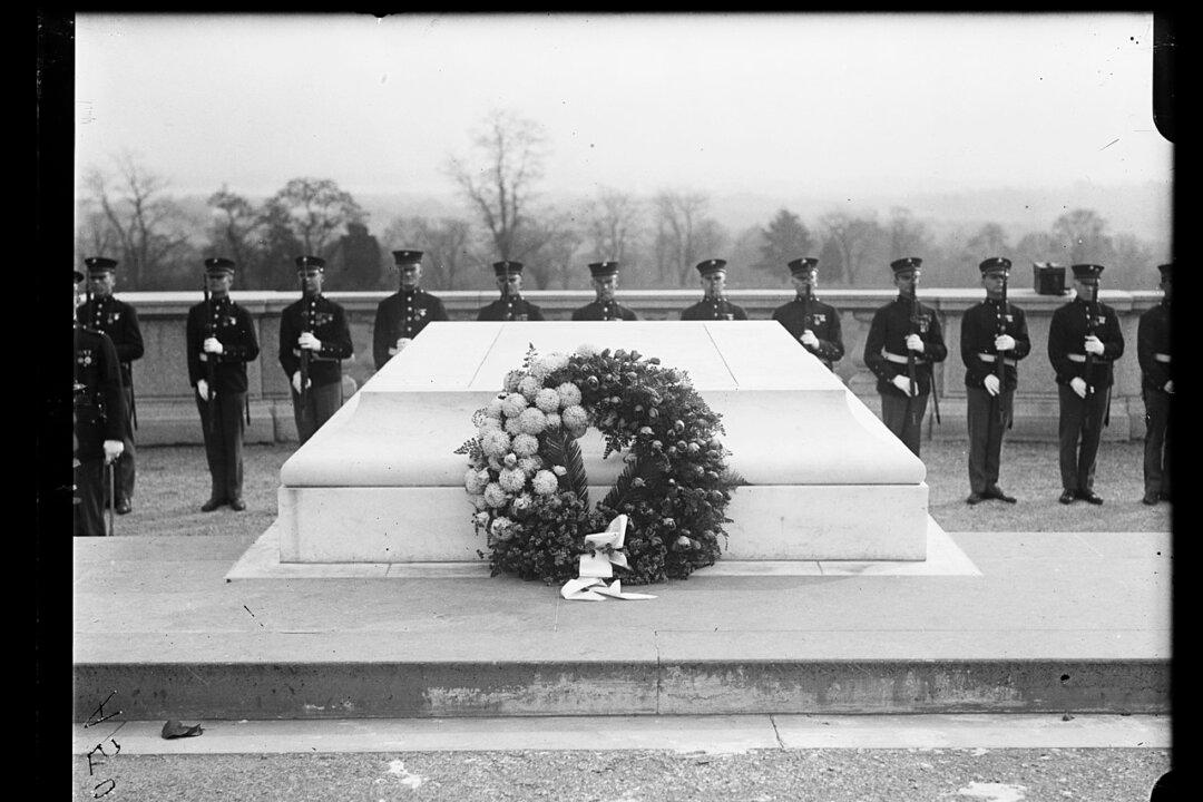 Book Review: ‘Sacred Duty: A Soldier’s Tour at Arlington National Cemetery’
