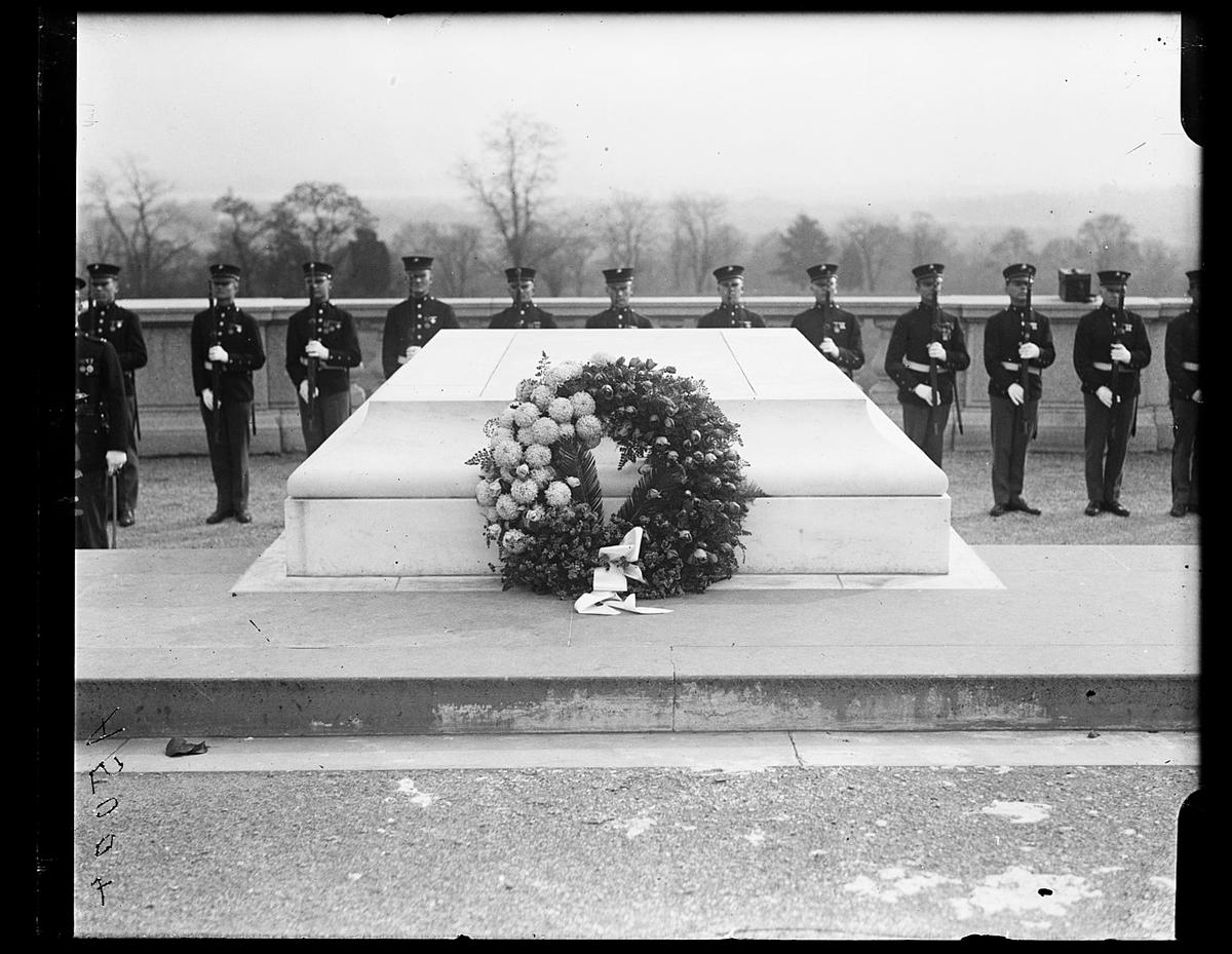 Book Review: ‘Sacred Duty: A Soldier’s Tour at Arlington National Cemetery’