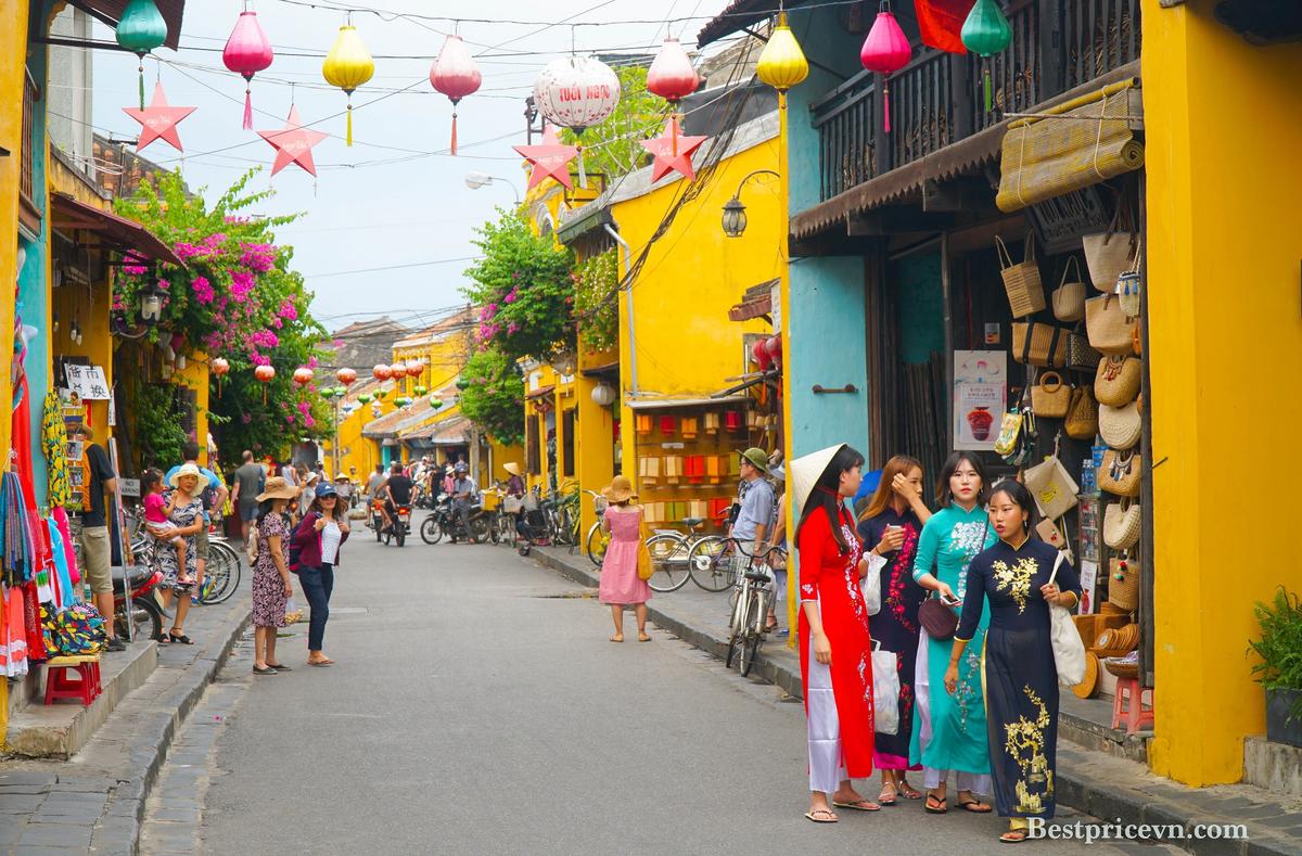 Old Town Hoi An—the best place to visit in Vietnam. (Bestpricevn.com)