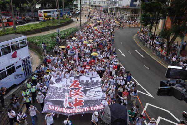 Hundreds of thousands of people take to the streets in protest against the proposed extradition bill in Hong Kong on June 9, 2019. (Yu Gang/The Epoch Times)