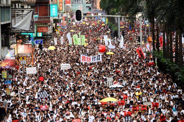 Protestors take to the streets in protest of proposed changes to the extradition law in Hong Kong on June 9, 2019. (Song Bilong/The Epoch Times)