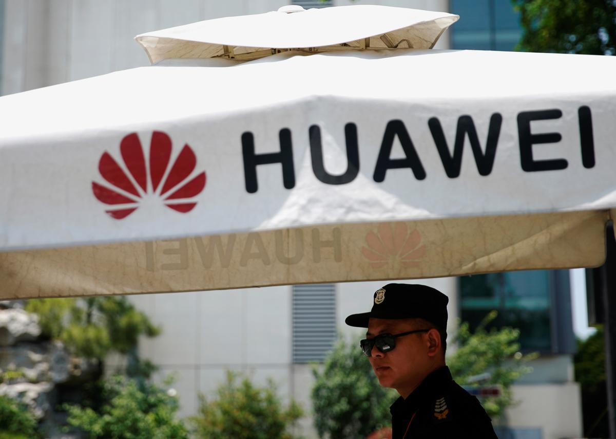Some Big Tech Firms Cut Employees' Access to Huawei